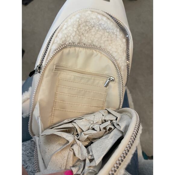 House of Harlow 1960 NWT Cream Off White Sherpa Sling Bag One Shoulder Backpack - Picture 5 of 7